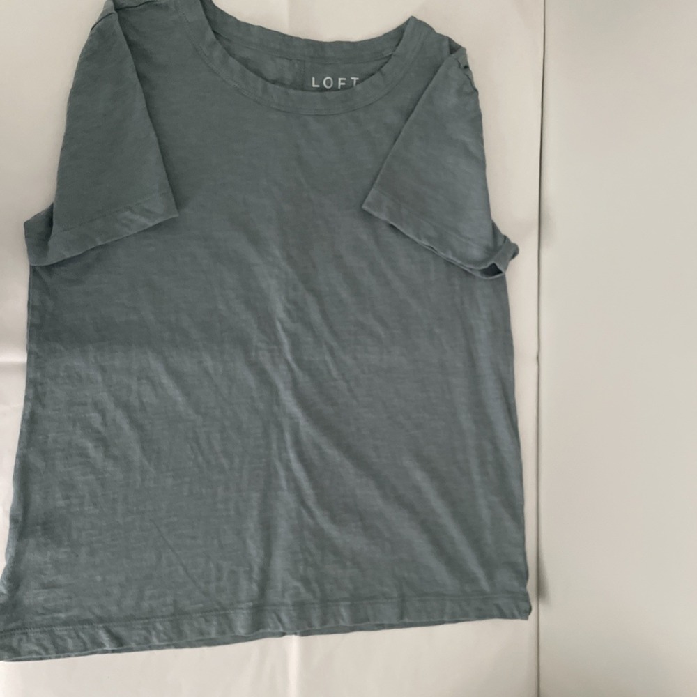 Loft Ladies Size S Sage‎ Tshirt